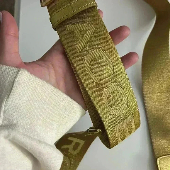 Excellent used condition rare all gold Marc Jacobs Crossbody bag purse - Picture 5 of 9